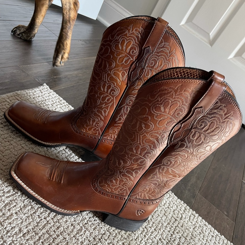 Womens Ariat square toe boots
